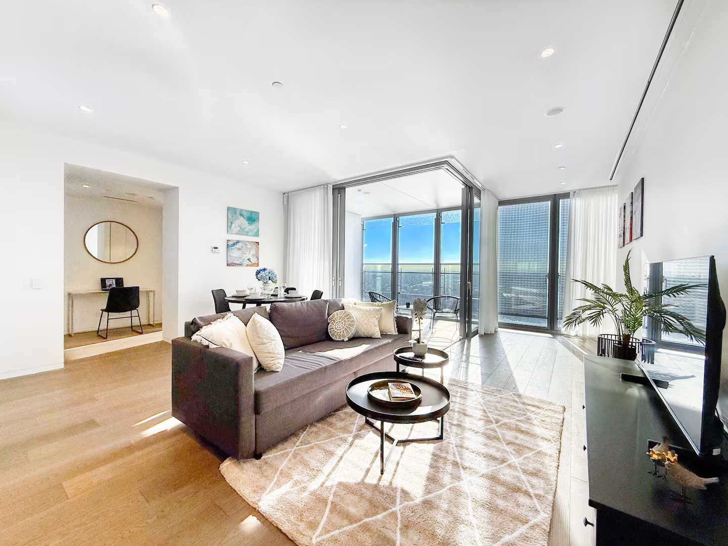 Luxury Barangaroo Apt. w/ Harbour Views & Pool