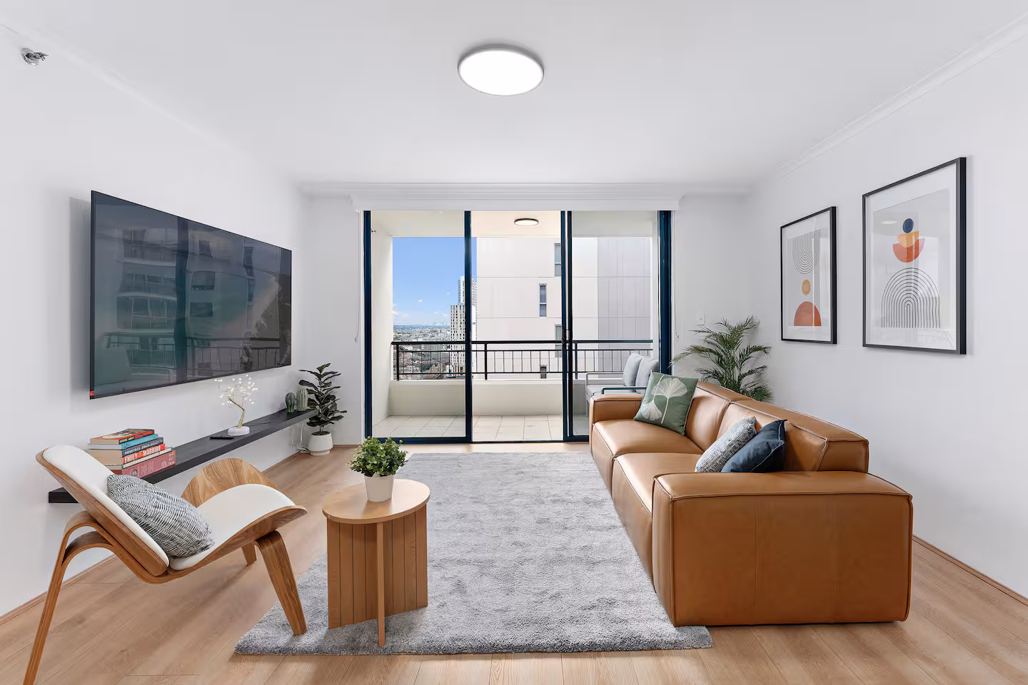 Spacious CBD Apt. w/ Free Parking near Central
